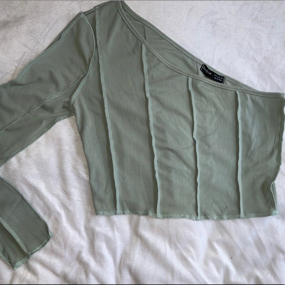 Off the shoulder top, runs big never worn
